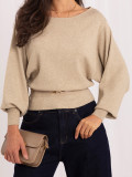 Beiger eleganter Pullover mit Gürtel und U-Boot-Ausschnitt