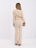 Beiges Set mit Strickjacke und weiten Hosen
