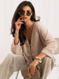 Beiger eleganter Pullover mit V-Ausschnitt