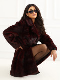 Eleganter bordeauxfarbener Mantel mit Gürtel und Futter