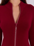Eleganter bordeauxfarbener Pullover mit Stehkragen und Zirkonia