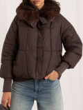 Braune gesteppte Winterjacke mit Stehkragen