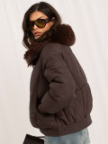 Braune gesteppte Winterjacke mit Stehkragen