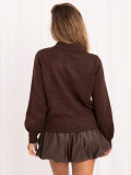 Eleganter brauner Pullover mit Kragen und Knöpfen