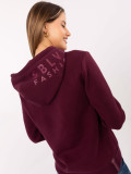 Stylischer roter Kapuzenpullover