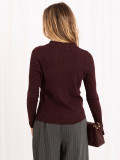 Eleganter bordeauxfarbener Pullover mit Kragen und Knöpfen