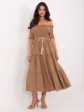 Elegantes ausgestelltes Kleid in Camel-Farbe