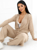 Braunes Strickset mit weitem Bein