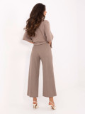 Elegante beige Hose mit hohem Bund