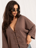 Eleganter beigefarbener Pullover mit V-Ausschnitt