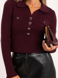Eleganter lila Pullover mit Kragen und Knöpfen