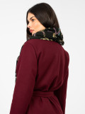 Schwarzes Tuch mit Print