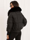 Schwarze gesteppte Winterjacke mit Stehkragen