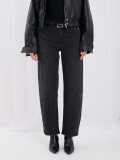 Schwarze Mom Jeans mit hohem Bund