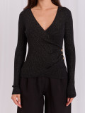 Eleganter schwarzer Pullover mit Wickelausschnitt