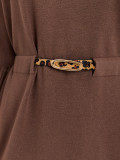Braunes Strickkleid mit Gürtel und Rollkragen