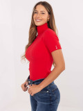 Eleganter roter Pullover mit Rollkragen