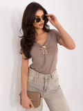 Elegante beigefarbene Bluse mit V-Ausschnitt