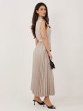 Elegantes beigefarbenes Midi-Kleid mit Gürtel und Pailletten