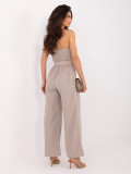 Beiger gestreifter Jumpsuit mit Gürtel und Taschen