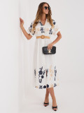 Weiß-blaues Hemdblusenkleid mit Stickerei und Gürtel, midi