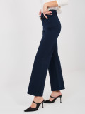 Elegante blaue Hose mit hohem Bund und Gürtel