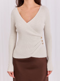 Eleganter beiger Pullover mit Wickelausschnitt