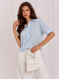 Hellblaue Baumwollbluse mit Ajourmuster