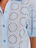 Hellblaue Baumwollbluse mit Ajourmuster