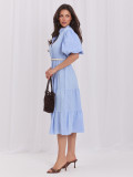 Hellblaues ausgestelltes Midi-Kleid mit Gürtel und Volant
