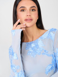 Elegante blaue Bluse mit Blumenapplikation und Stickerei