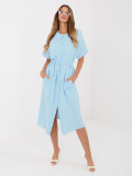 Hellblaues ausgestelltes Midi-Kleid mit Gürtel