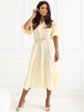 Gelbes ausgestelltes Midi-Kleid mit Gürtel