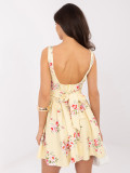 Gelbes ausgestelltes Minikleid mit Blumenmuster