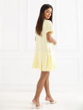 Gelbes ausgestelltes Minikleid mit kurzen Ärmeln