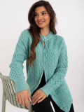 Langer mintgrüner Strickpullover mit Knöpfen und Struktur