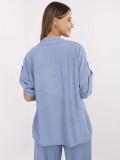 Blaue Bluse mit 3/4-Ärmeln