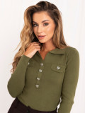 Eleganter khakifarbener Pullover mit Kragen und Knöpfen