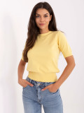 Gelber Pullover mit kurzen Ärmeln