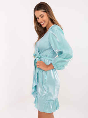 Mintgrünes Damenkleid mit Rüsche