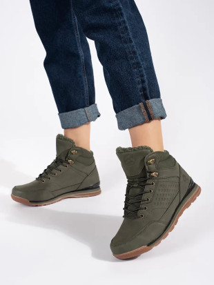 Dunkelgrüne Wanderschuhe