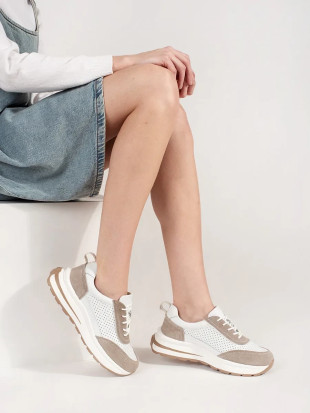 Lederne durchbrochene Sportschuhe mit dicker Sohle in Weiß-Beige