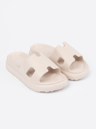 Helle beige Pantoletten auf Plattform