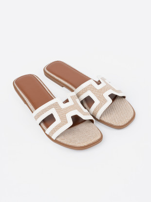 Weiße Slipper mit flachem Absatz
