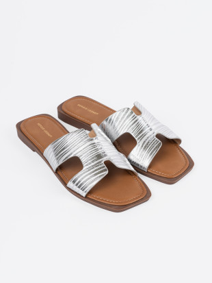 Silberne Slipper mit offener Zehe