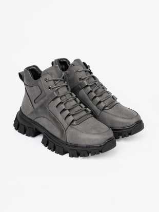 Graue Schnürstiefeletten mit dicker Sohle