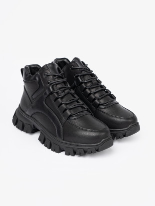 Schwarze Schnürstiefeletten mit dicker Sohle