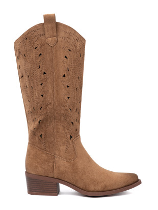 Braune Ajour-Stiefel über das Knie