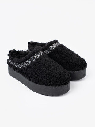 Schwarze Schneestiefel mit dekorativer Stickerei