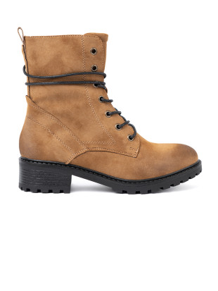 Schnürboots in Karamell mit Schattierungseffekt an der Spitze
